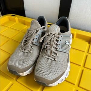 OnCloud Men’s Sneakers Tan Size 10.5